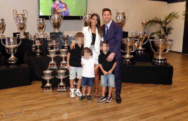 Leo Messi y Antonella con sus hijos