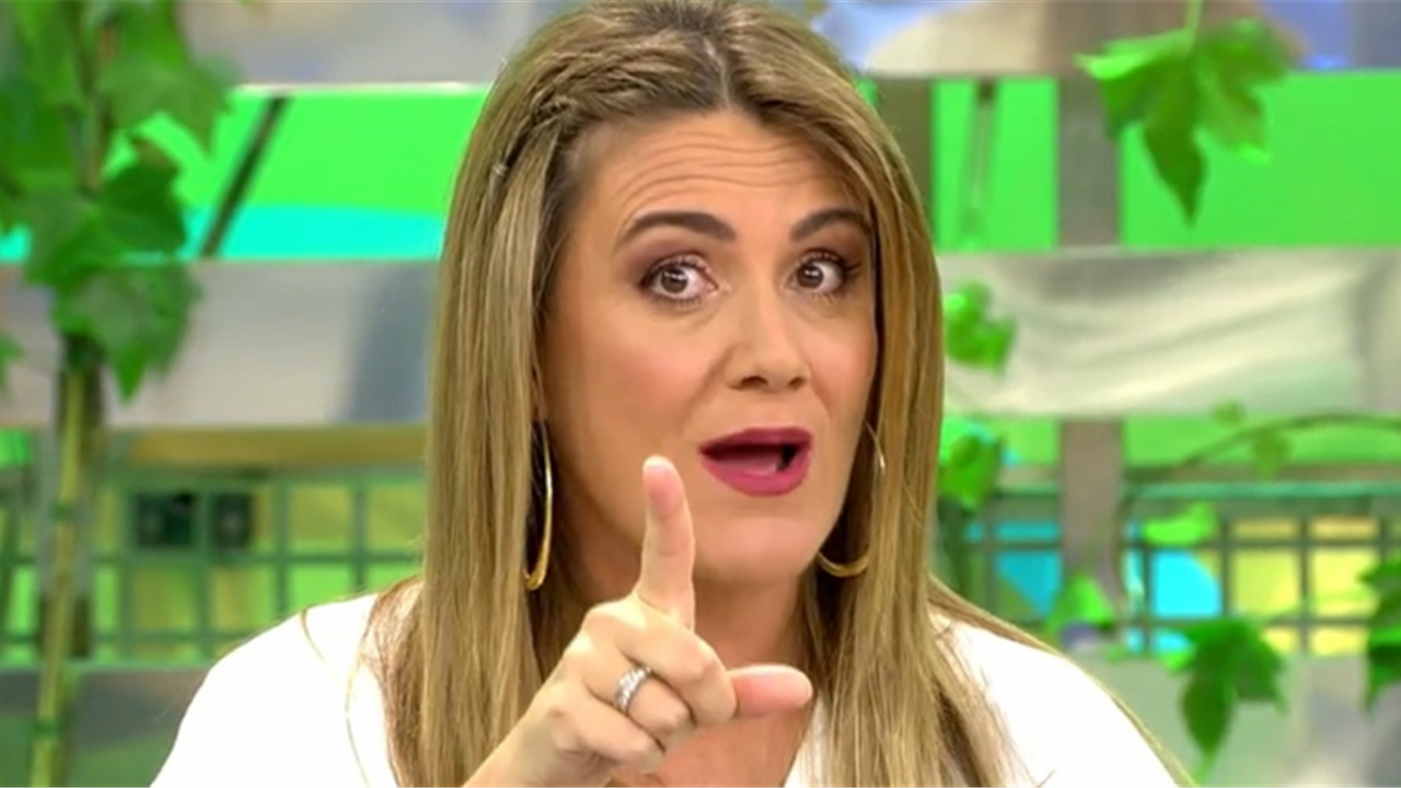 Carlota Corredera protagoniza un momento 'tierra trágame' tras ser pillada por un micro abierto en 'Sálvame'