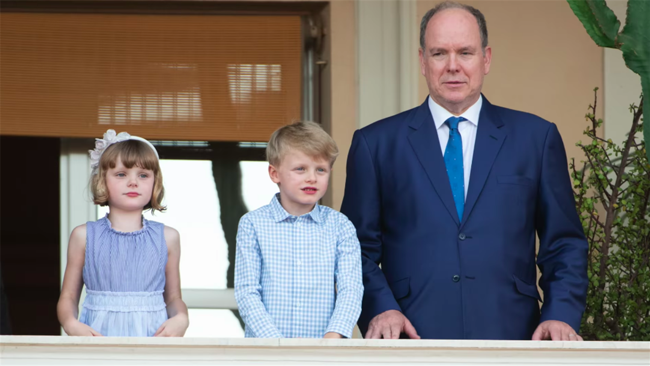 Alberto, Jacques y Gabriella de Mónaco