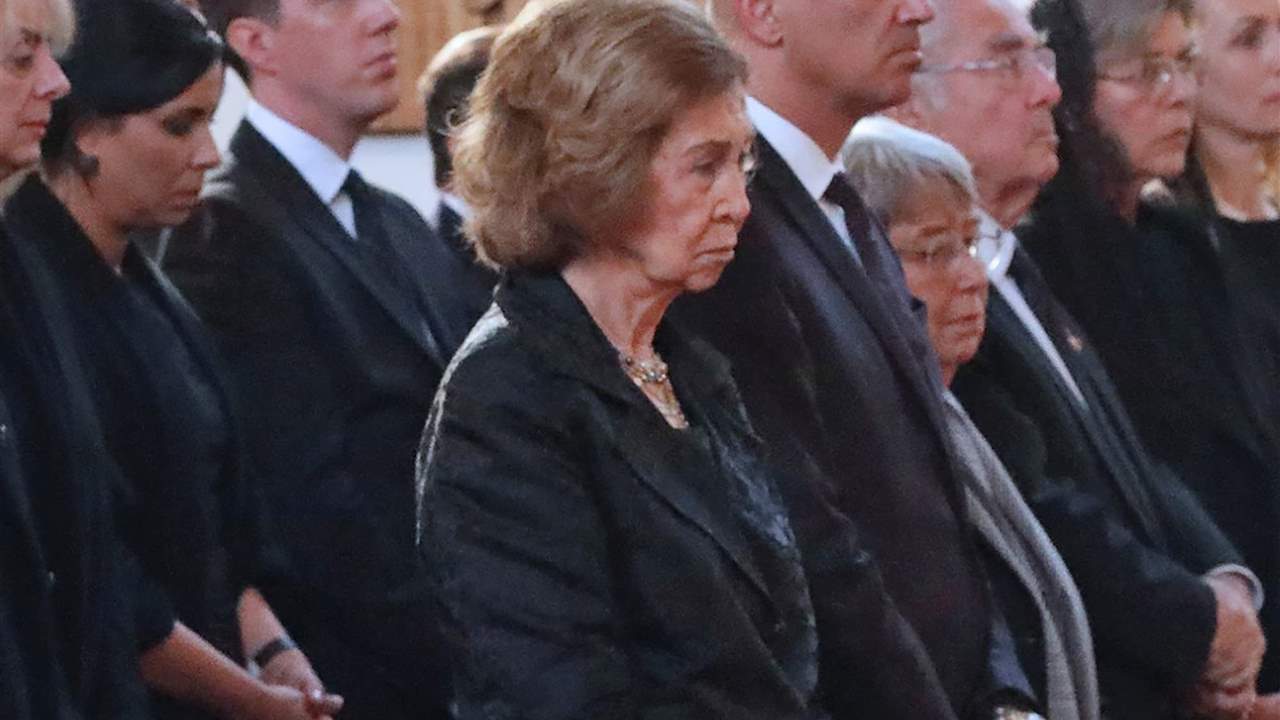 La reina Sofía, sin ocultar su tristeza, acude al funeral de Marie de Liechtenstein