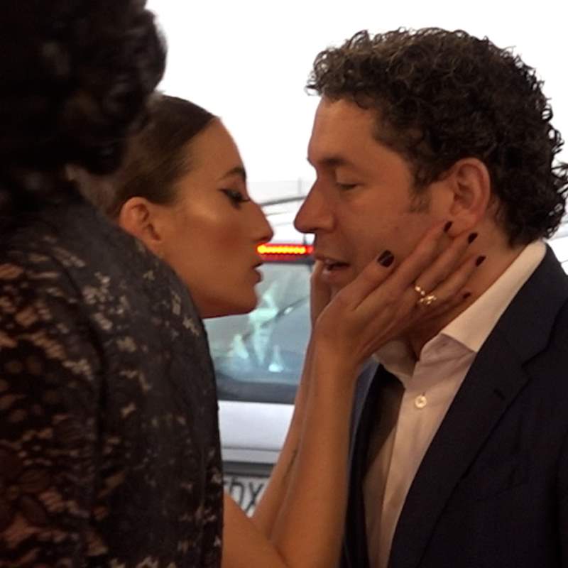 María Valverde y Gustavo Dudamel se comen a besos en San Sebastián