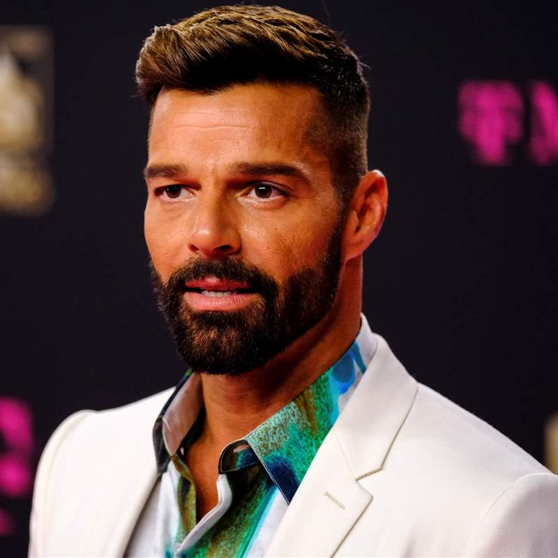 Ricky Martin reaparece completamente irreconocible tras someterse a un retoque estético en el rostro