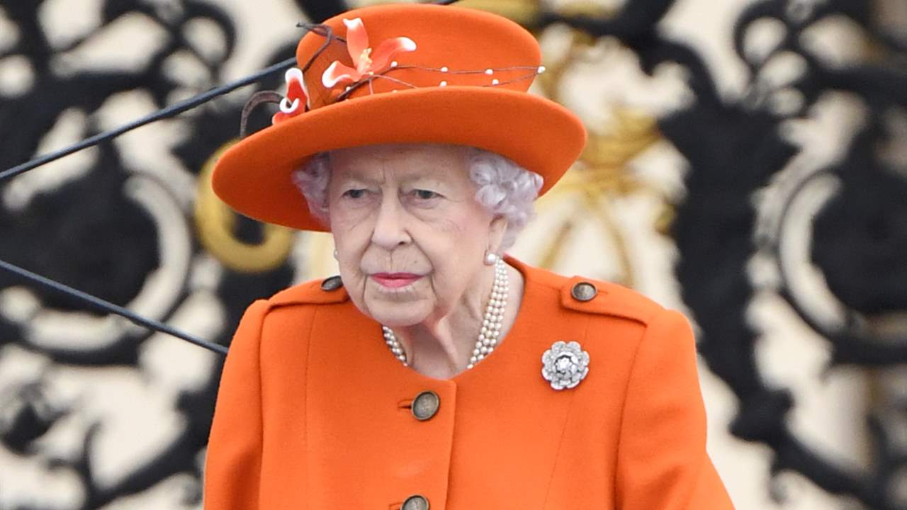 Isabel II, cada vez más controlada por los médicos, se ve obligada a cancelar otro viaje