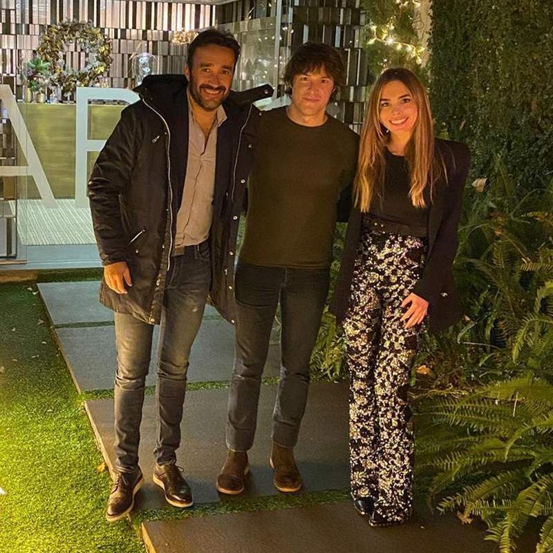 Juanma Castaño y Helena Condis cenando con Jordi Cruz