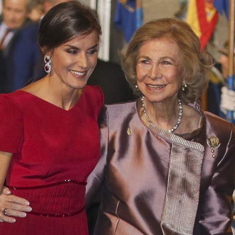 Reina Sofía y reina Letizia