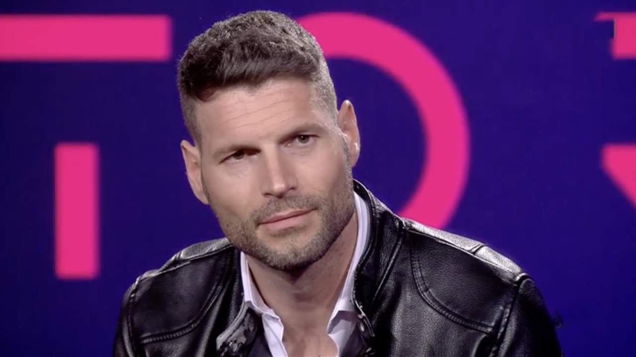 'Secret Story': Alberto, expulsado, abandona el reality declarándose a Elena