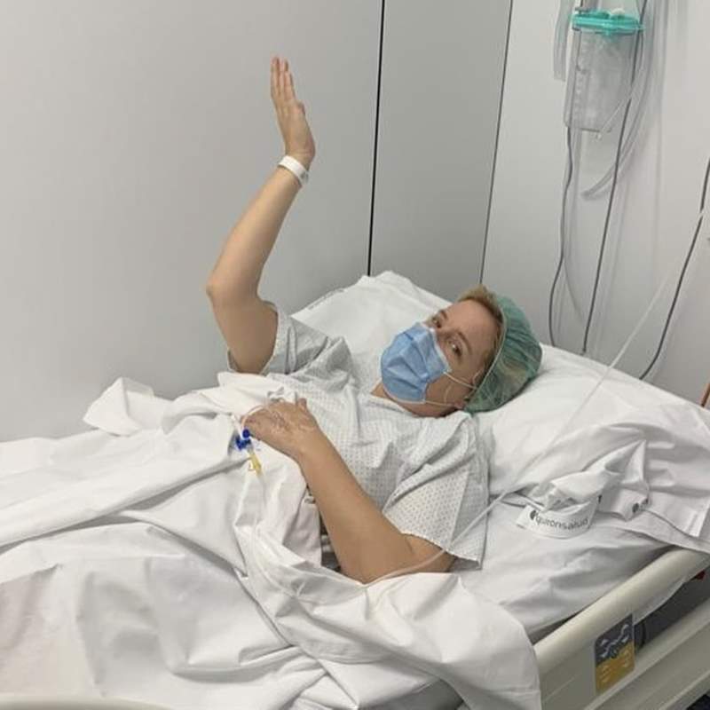 Tania Llasera, desde la cama del hospital, cuenta por qué ha tenido que pasar por quirófano 