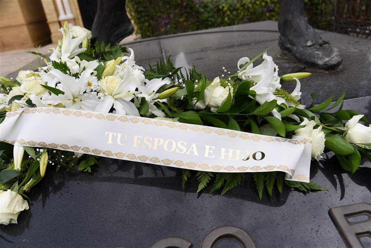 Isabel Pantoja y Kiko Rivera tumba Paquirri