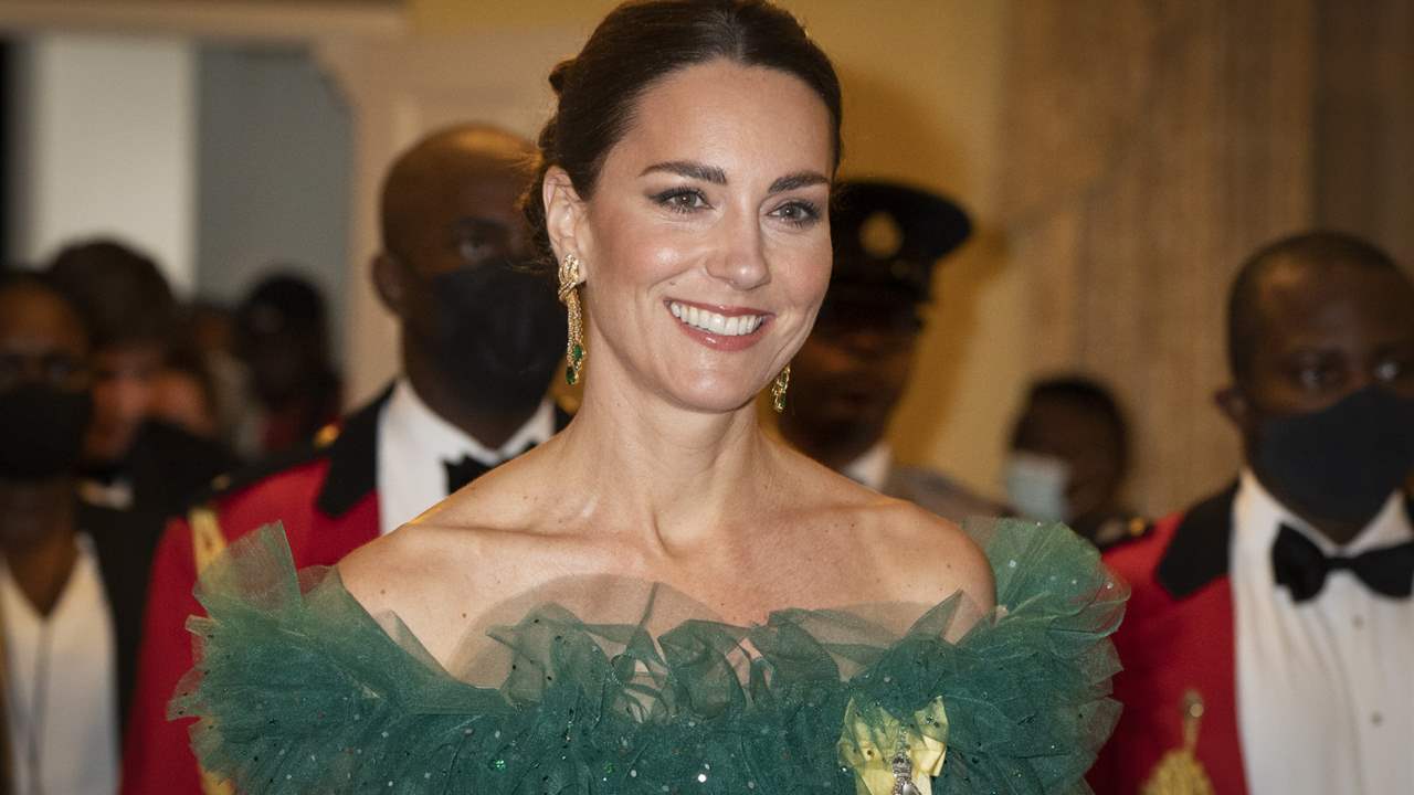 Kate Middleton se despide por todo lo alto de Jamaica con un impresionante vestido de princesa 