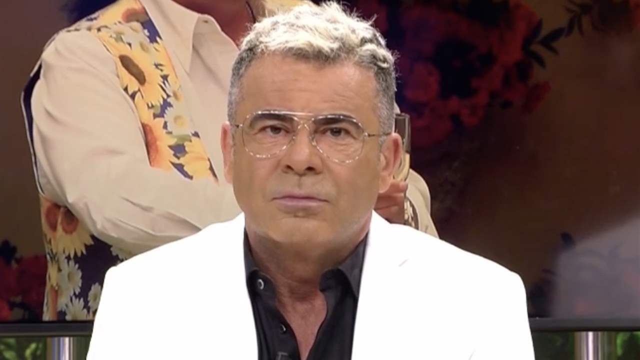Jorge Javier Vázquez estalla contra Irene Rosales desde el 'Deluxe': "Es innecesario"
