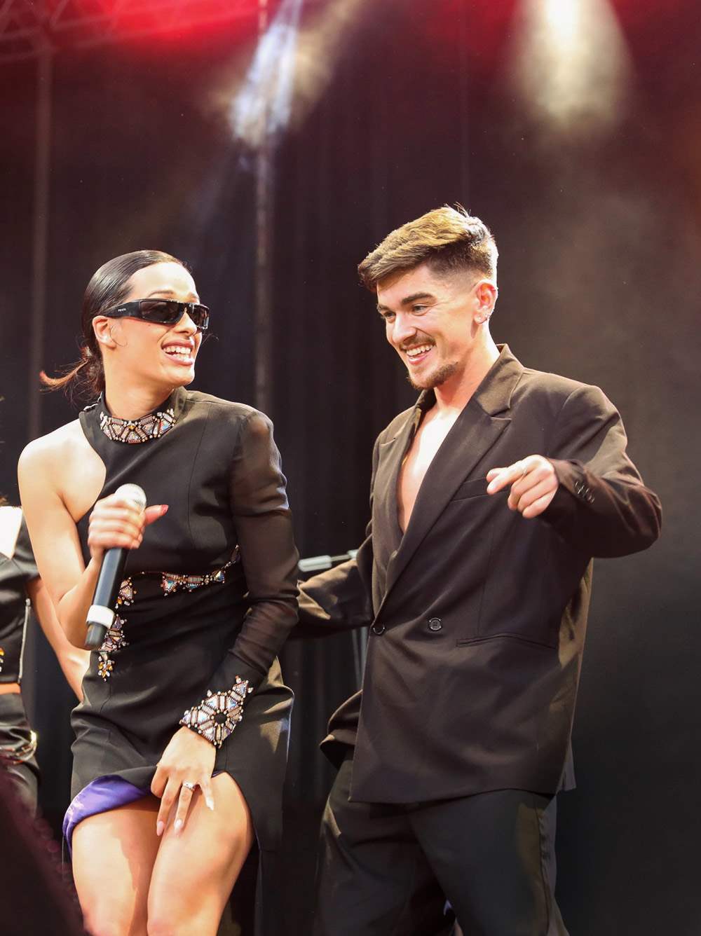 Chanel y su bailarín Pol en su actuación en Madrid tras Eurovisión