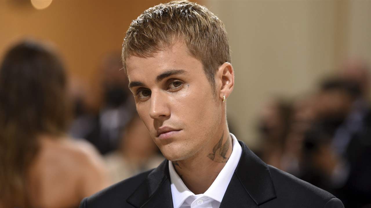 Justin Bieber, muy afectado, revela a través de un vídeo que sufre una parálisis facial que le impide cantar