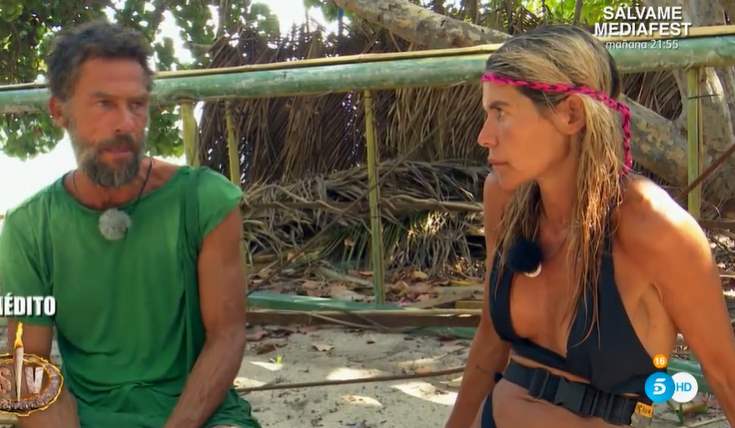 Nacho Palau y Ana Luque hablando en Supervivientes 2022