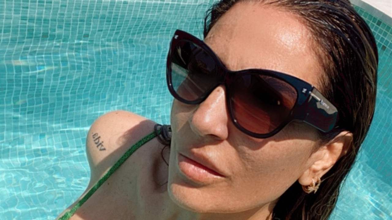Raquel Bollo cae rendida a los encantos de la manicura 'típex', el diseño de uñas que amarán las mujeres de más de 40