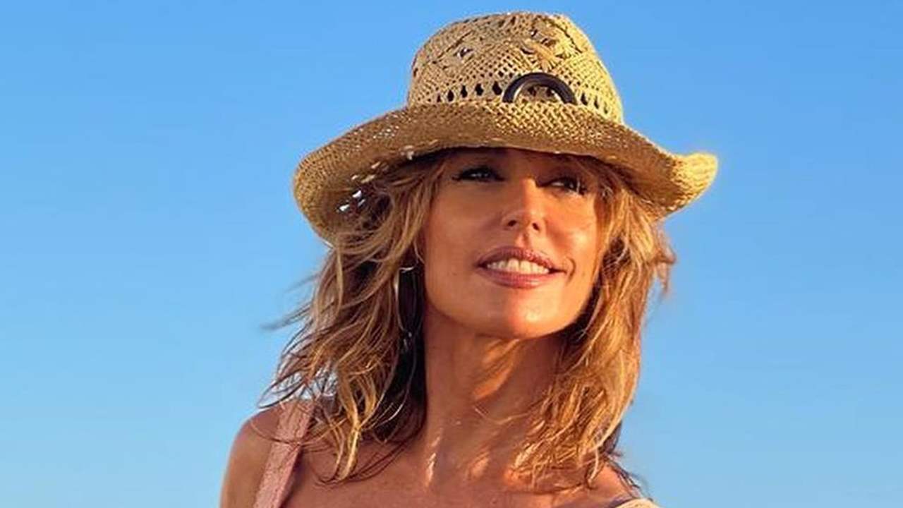 Emma García reaparece desde sus vacaciones en el mar tras la cancelación de 'Viva la vida'