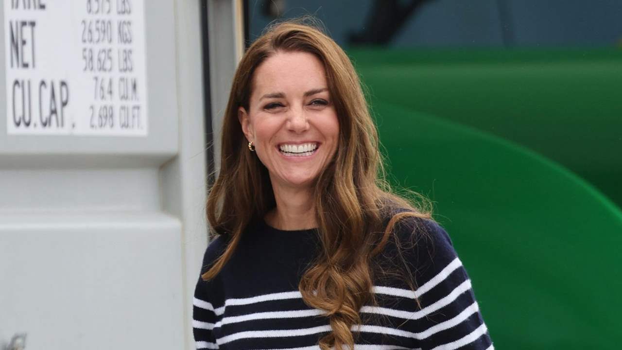 Kate Middleton rescata su look marinero favorito con shorts blancos y lo cambia por el neopreno
