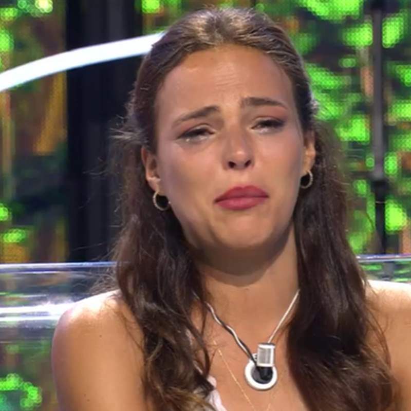 Marta Peñate llorando desconsolada