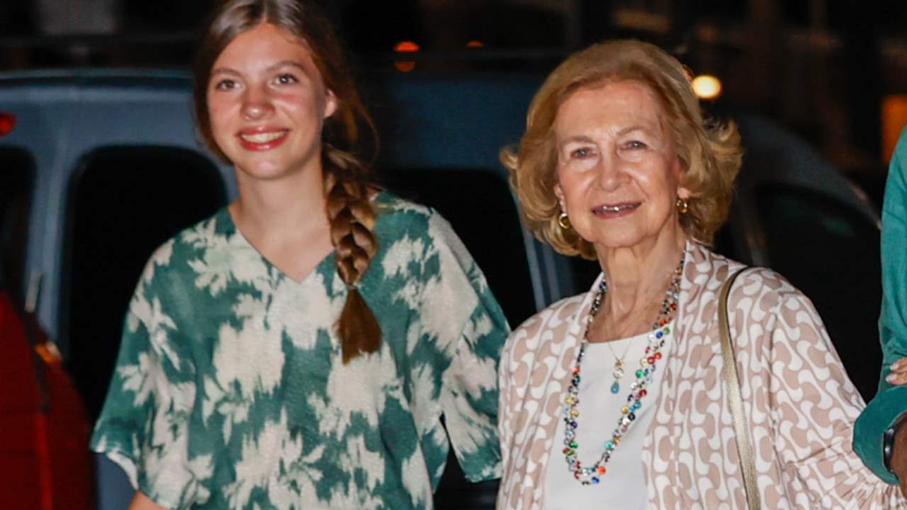 La infanta Sofía, tras los pasos de la princesa Leonor, firma su look más 'hippie' y original del verano