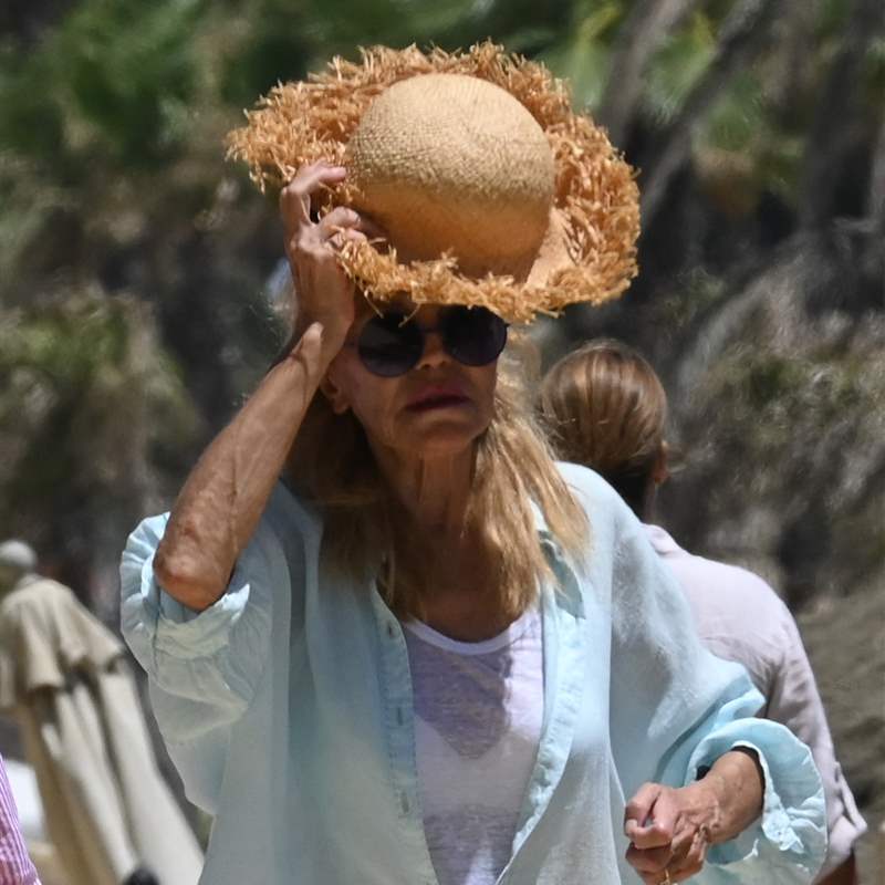 Carmen Cervera continúa con su verano sinfín disfrutando del sol y el descanso en Marbella