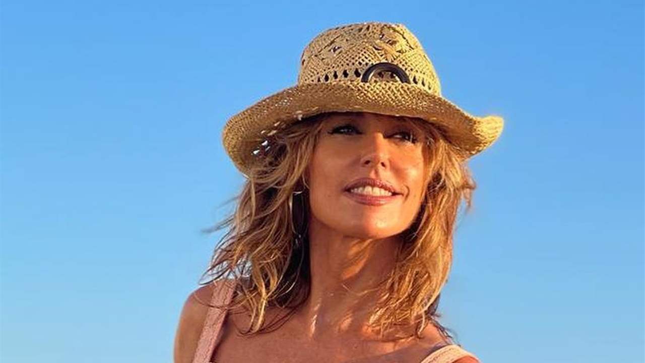 Emma García apura las vacaciones con bikinazo y entre rumores de nuevo programa