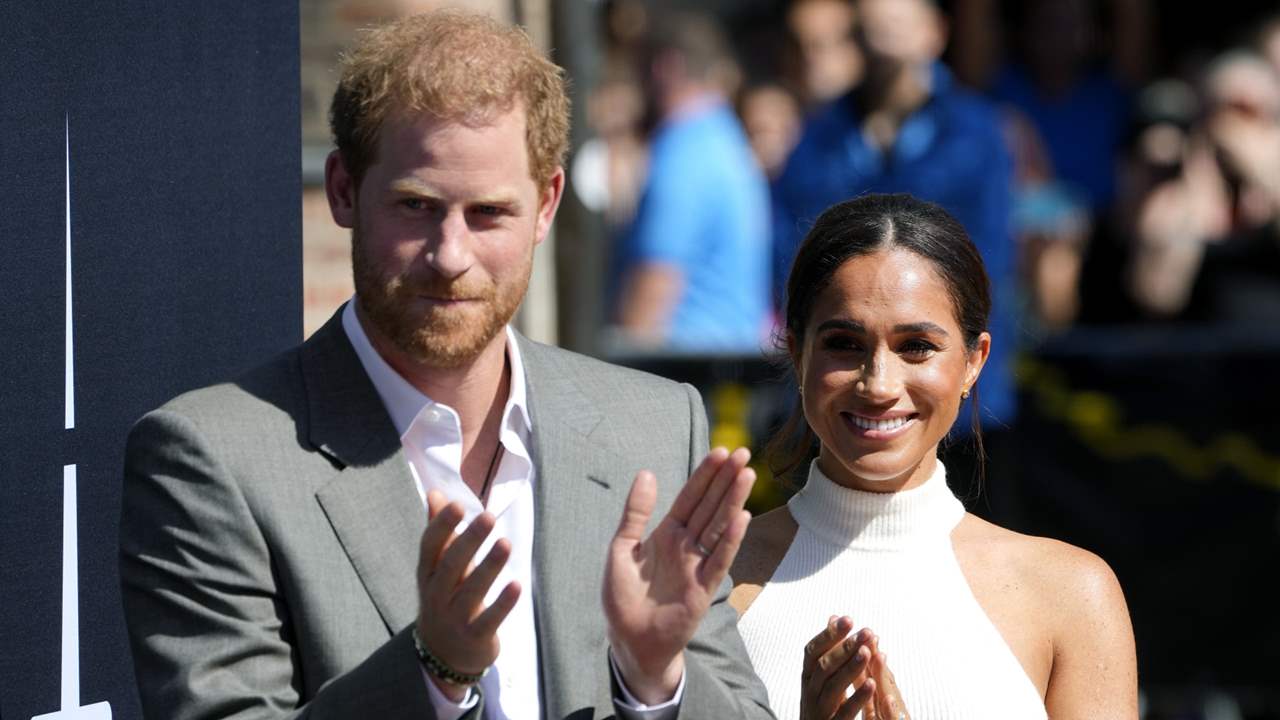 Meghan Markle y el príncipe Harry aterrizan en Alemania con un recibimiento por todo lo alto