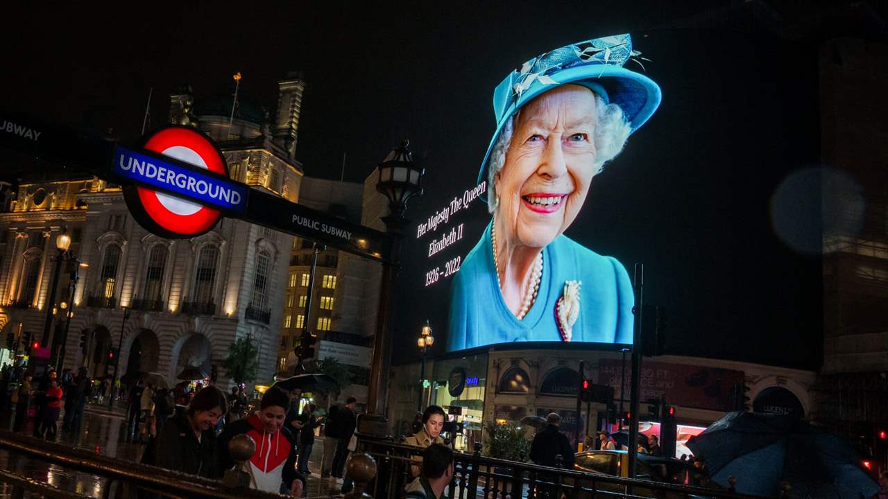 La Reina Isabel II de Inglaterra, en la pantalla: series, películas y documentales sobre la monarquía británica