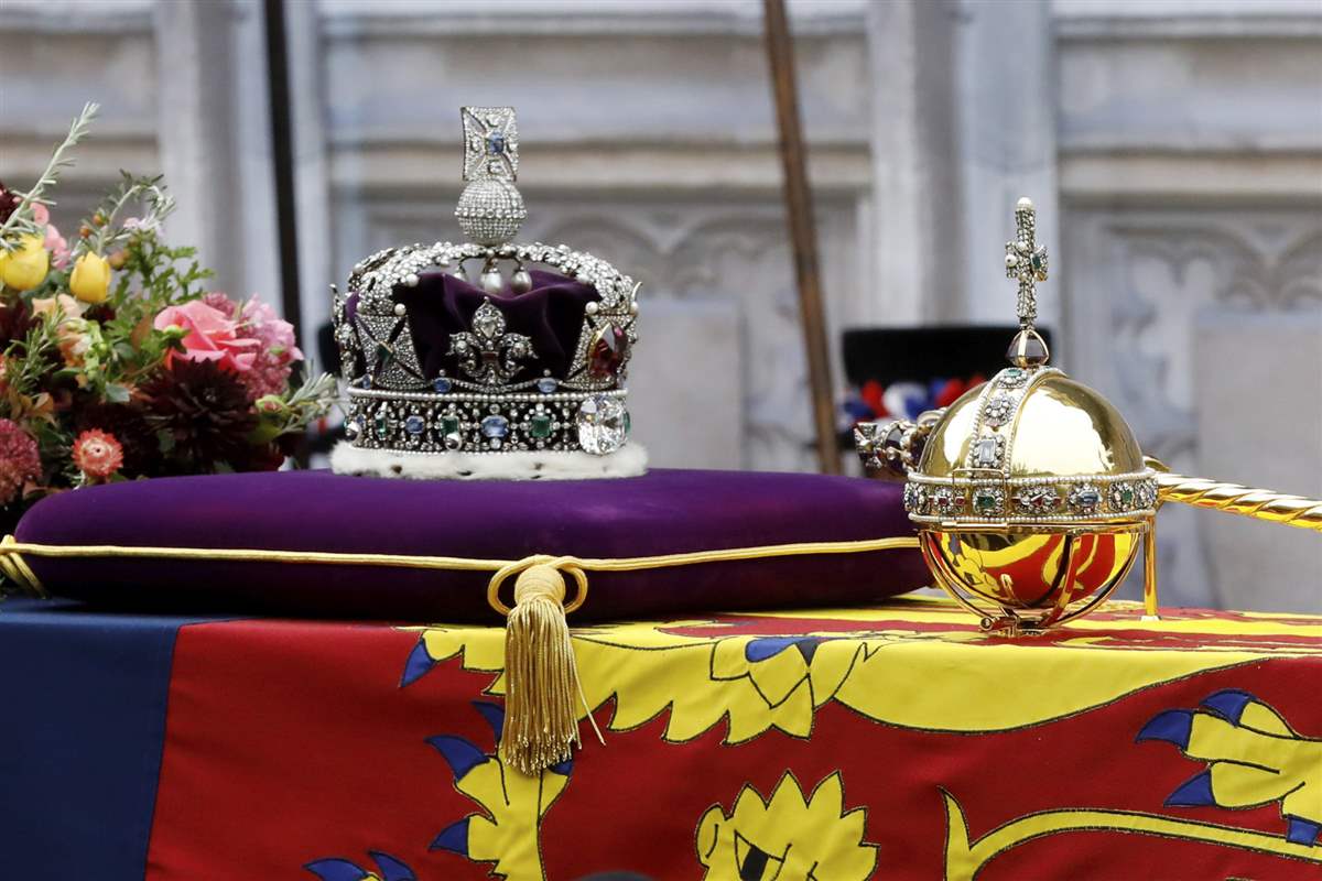 corona feretro Isabel II