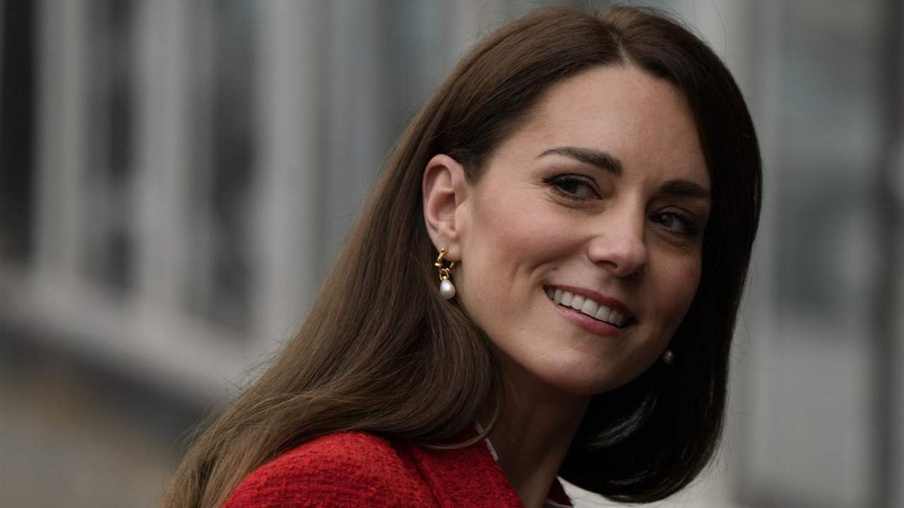 Kate Middleton recupera la chaqueta roja de tweed de Zara que es perfecta para la oficina