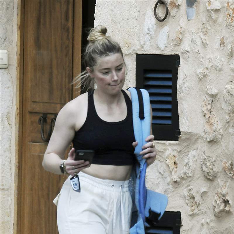 Amber Heard se refugia en Mallorca bajo un nombre nuevo