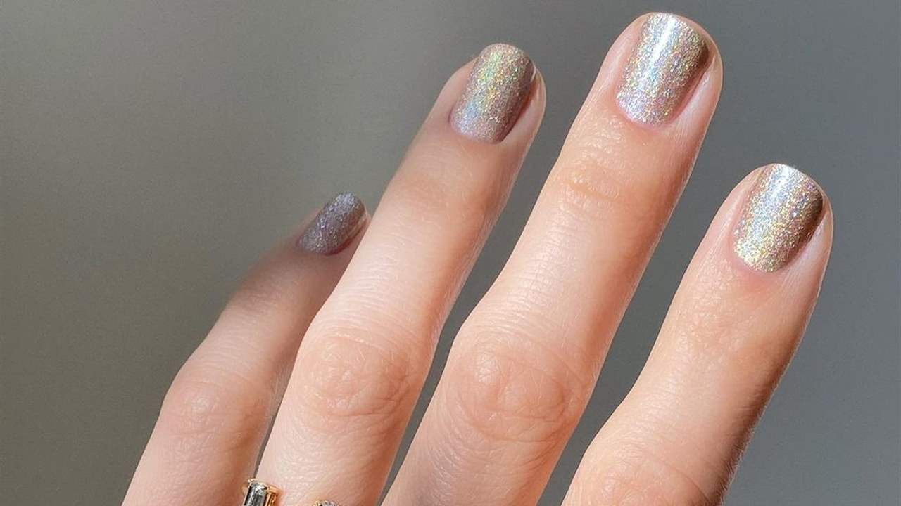20 diseños de uñas acrílicas cortas para todos los gustos