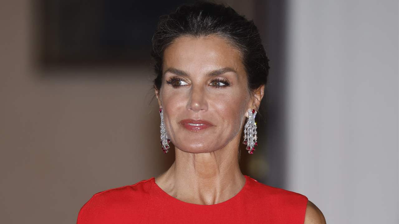 El despliegue de diamantes y rubíes de la reina Letizia en Alemania: su misterioso origen