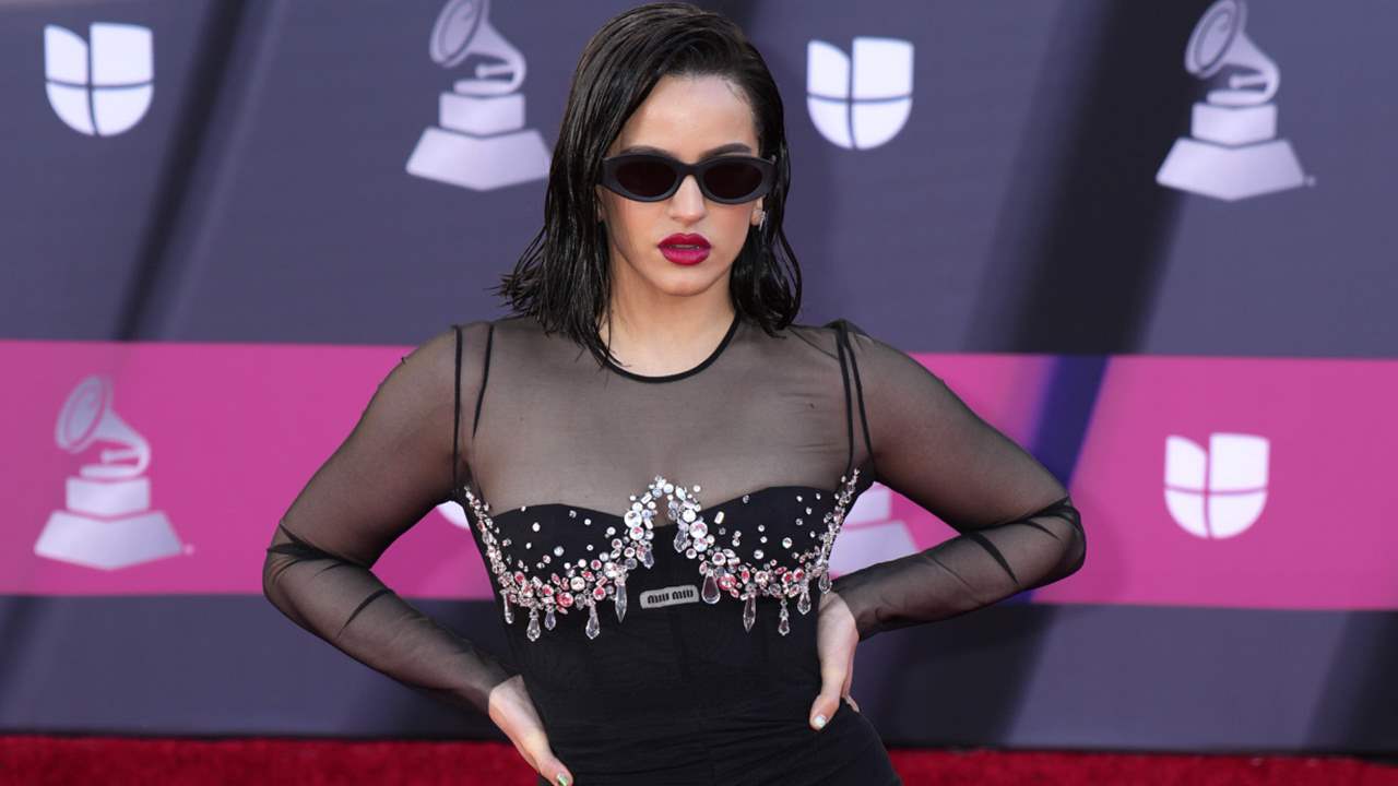 Rosalía arrasa en los Grammy Latinos: cuatro estatuillas, tres looks y una declaración de amor