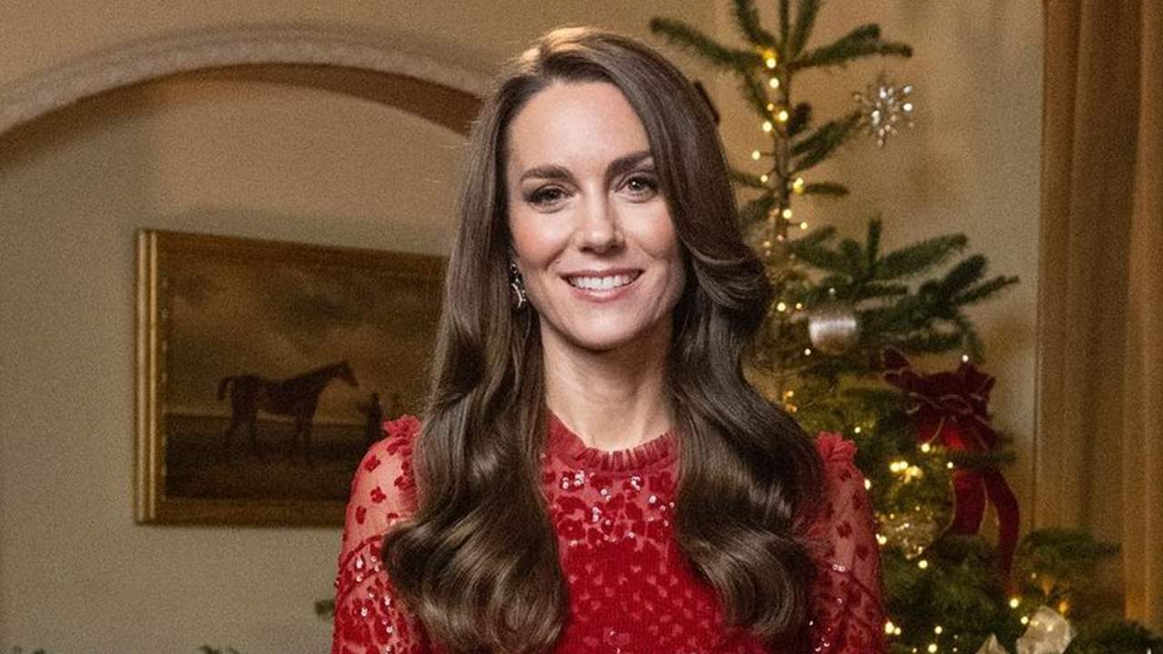 Kate Middleton "responde" a Meghan Markle con su posado más festivo y favorecedor por Navidad