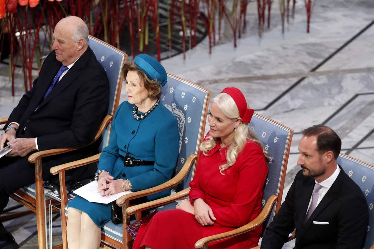 La familia real con Harald V a la cabeza en los premios Nobel