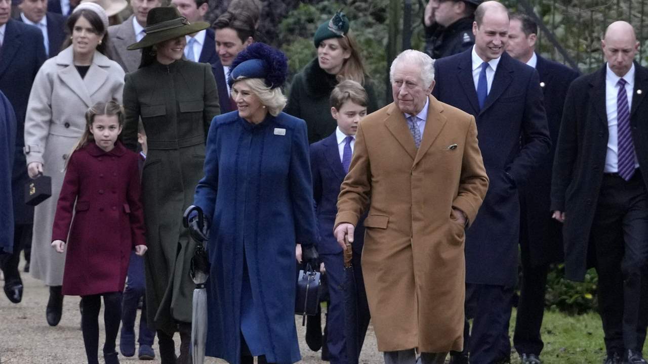 Kate Middleton y sus tres hijos acompañan a los reyes Carlos y Camilla a la tradicional misa de Navidad