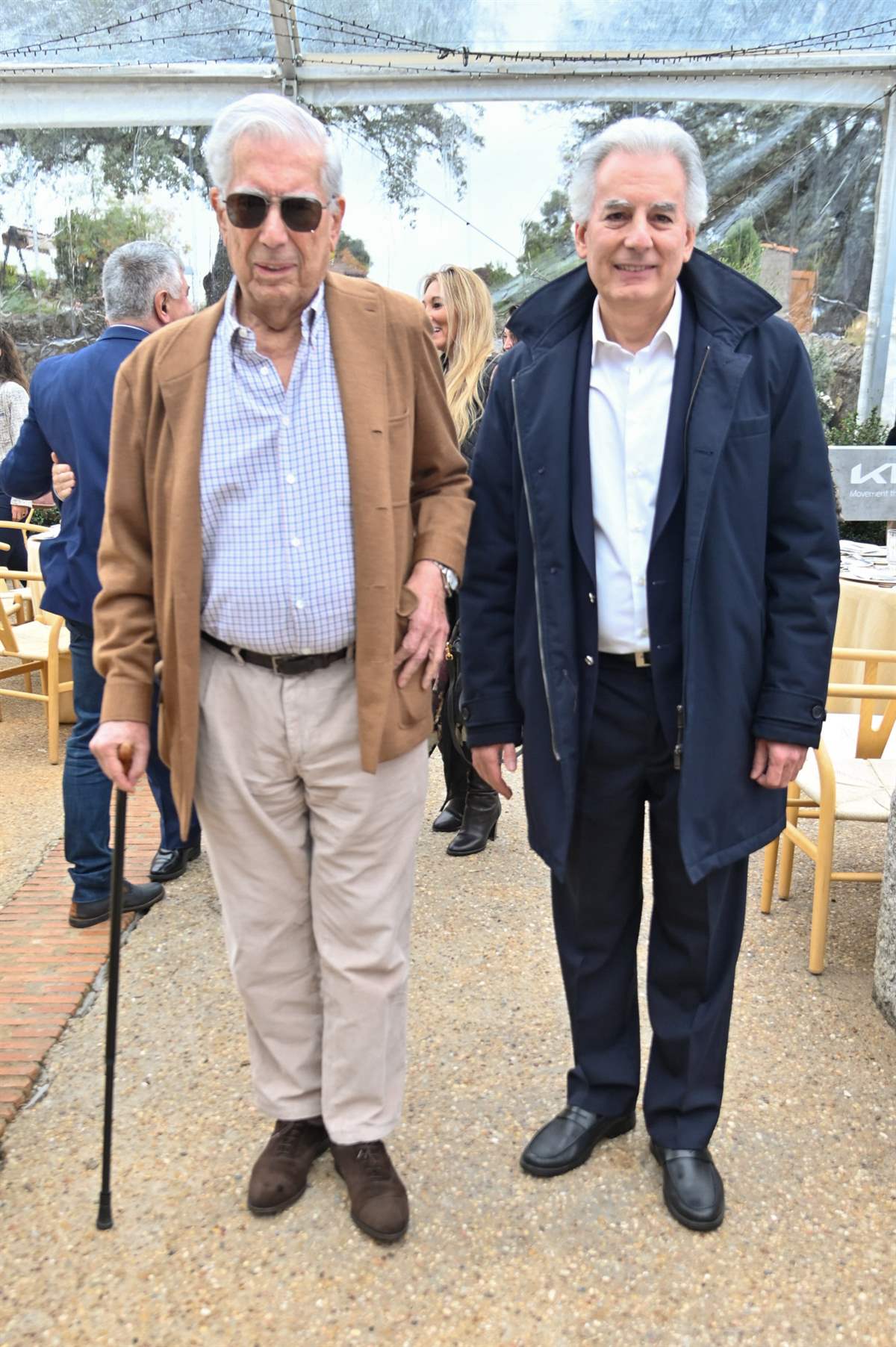 Mario Vargas Llosa y su hijo Álvaro