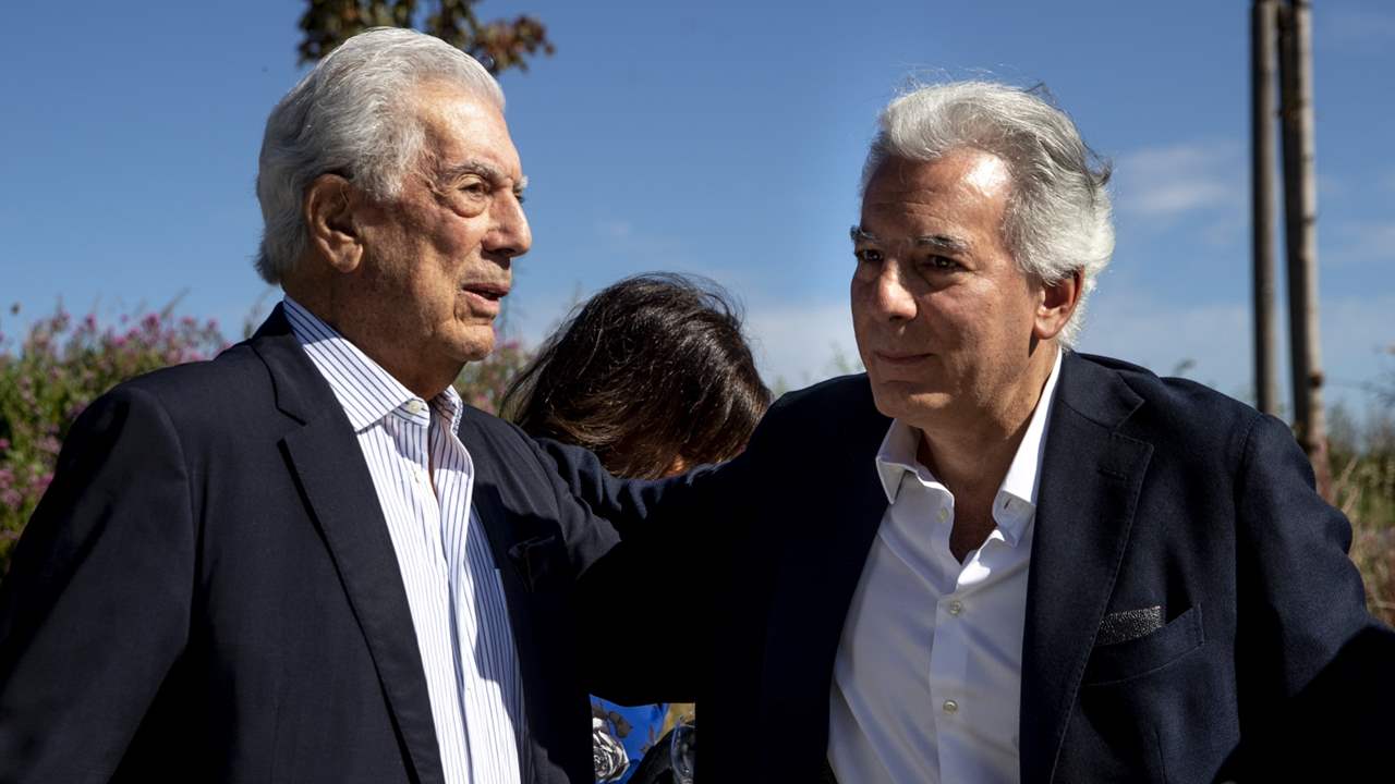 Álvaro Vargas Llosa, detrás de las sorprendentes fotos de Mario Vargas Llosa y su exmujer Patricia juntos en Perú