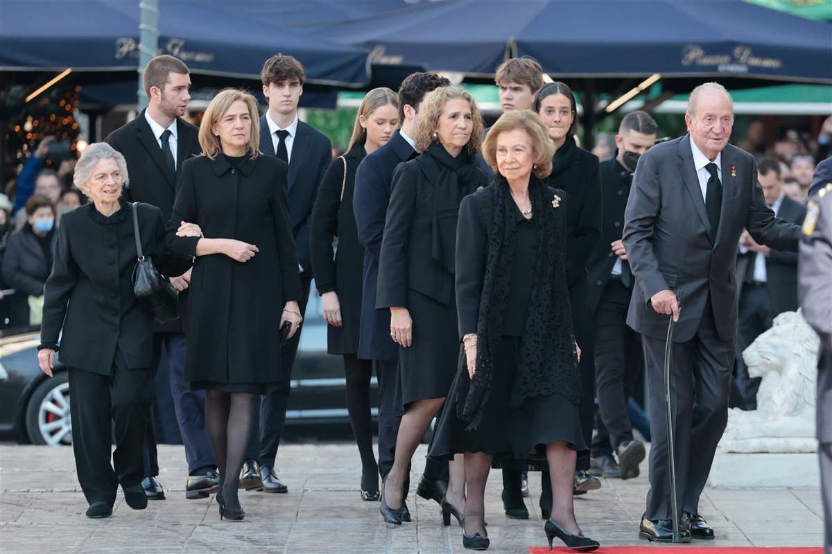 La familia real española en el funeral de Constantino de Grecia