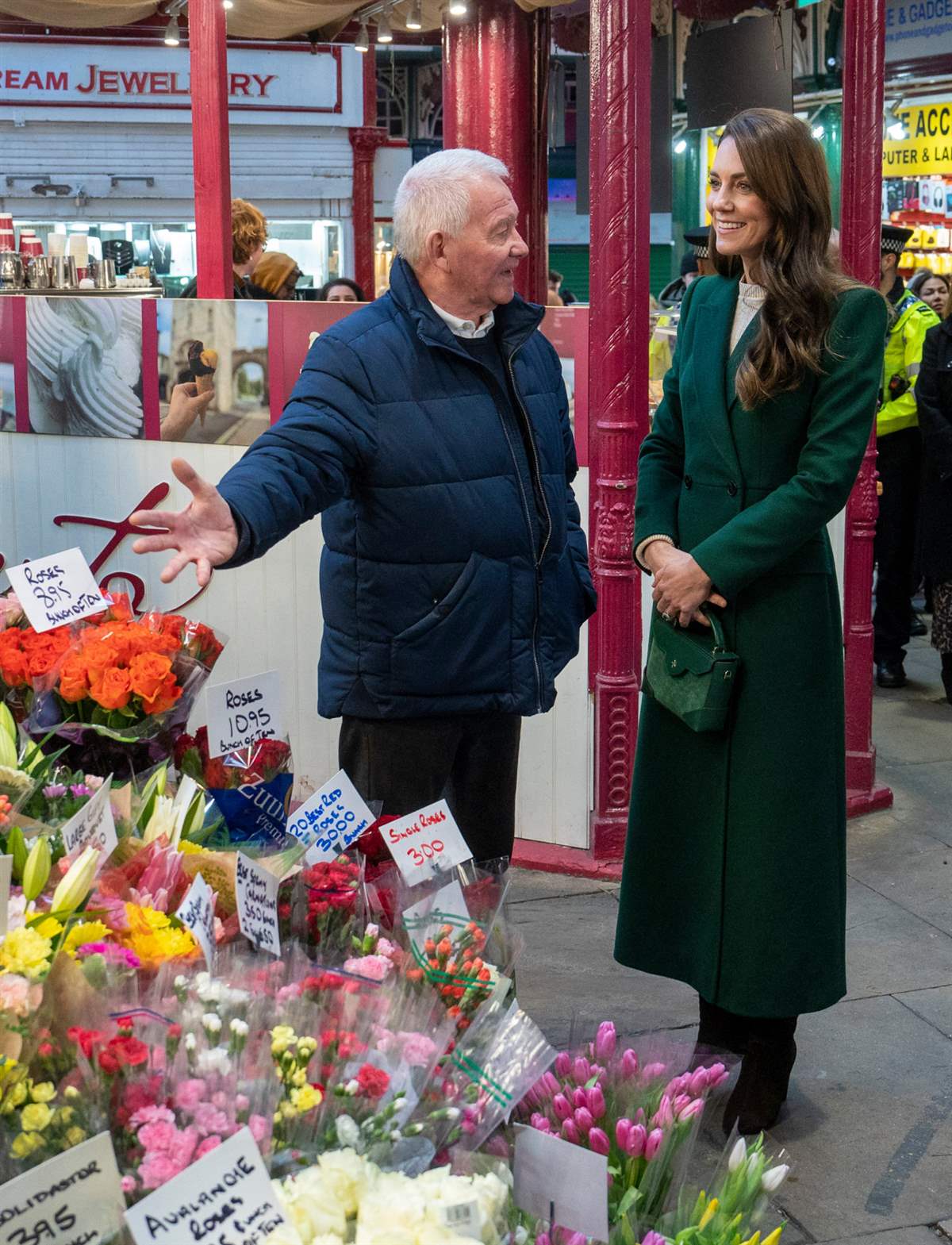 Kate Middleton junto a un florista 