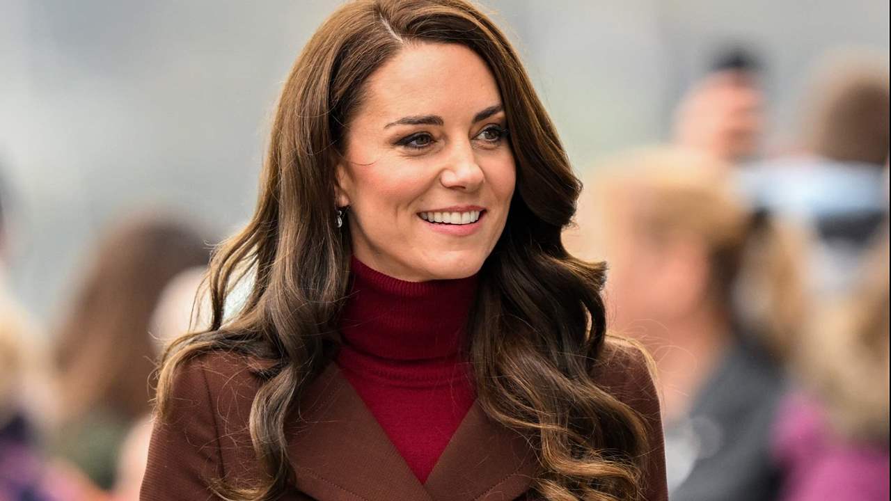 Kate Middleton luce su versión más sofisticada con un abrigo de 400 euros en su primer acto como duquesa de Cornualles