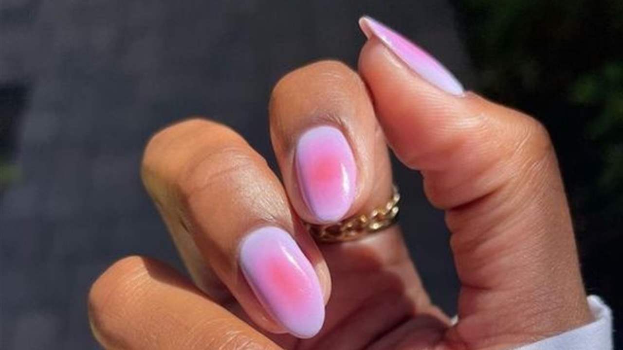 Aura nails, la tendencia de uñas más colorida que verás por todas partes esta primavera