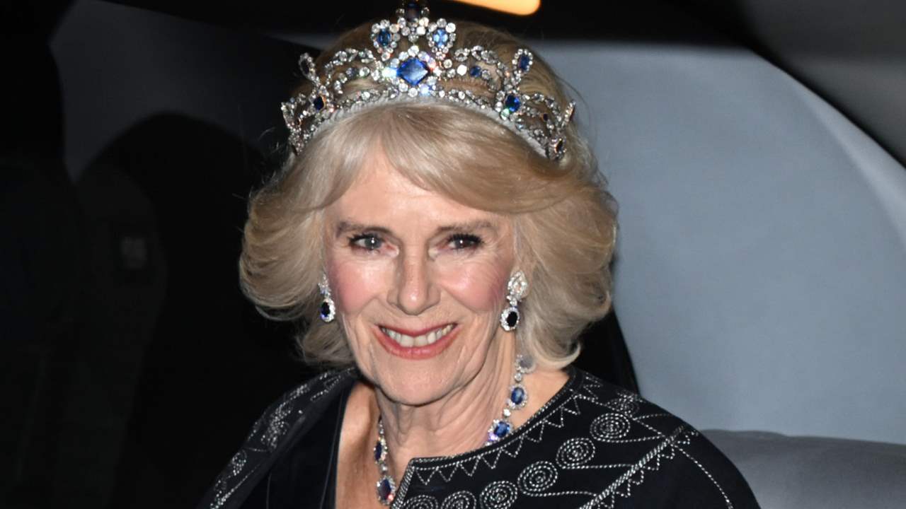 Camilla Parker ya ha elegido corona: Impresionante pieza repleta de diamantes con guiño a la reina Isabel II