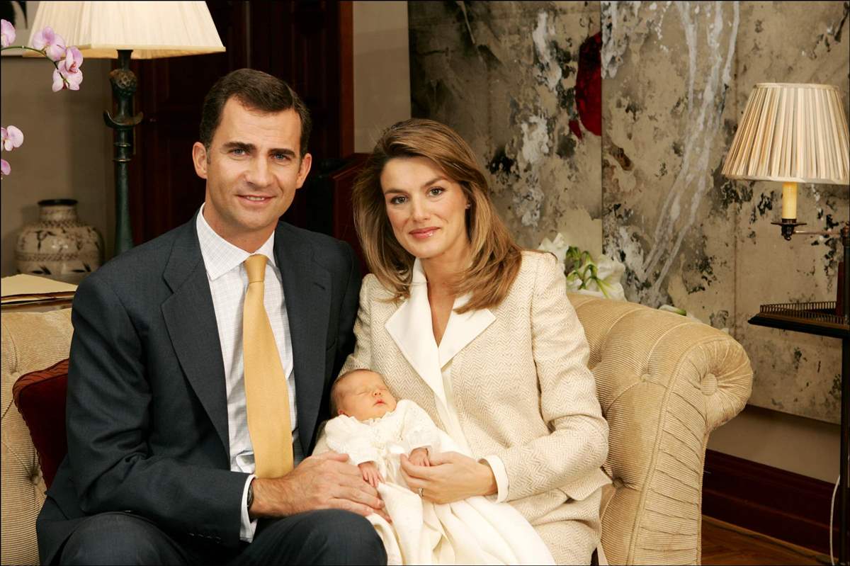Felipe y Letizia con la princesa Leonor de bebé