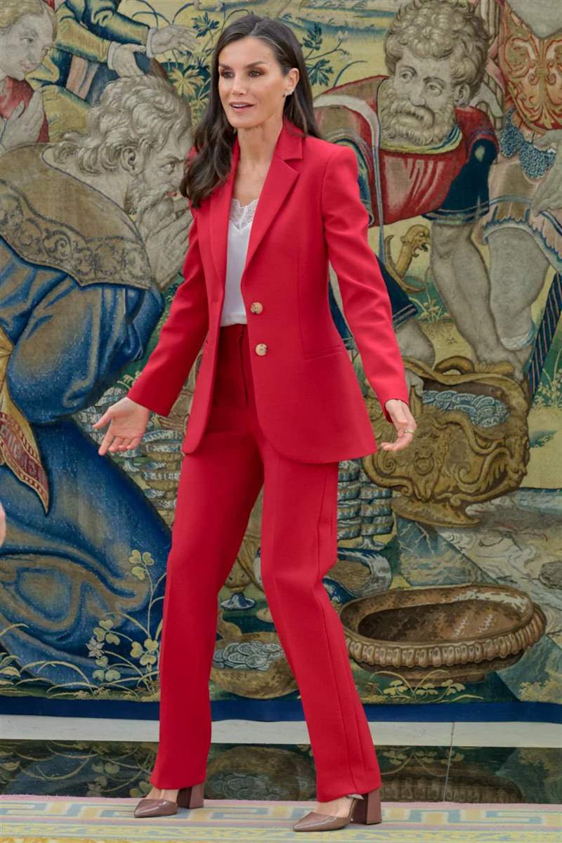 Los trajes de colores de primavera de la reina Letizia