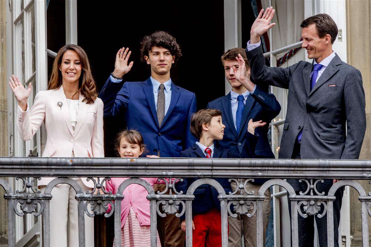 Joaquín de Dinamarca con su familia