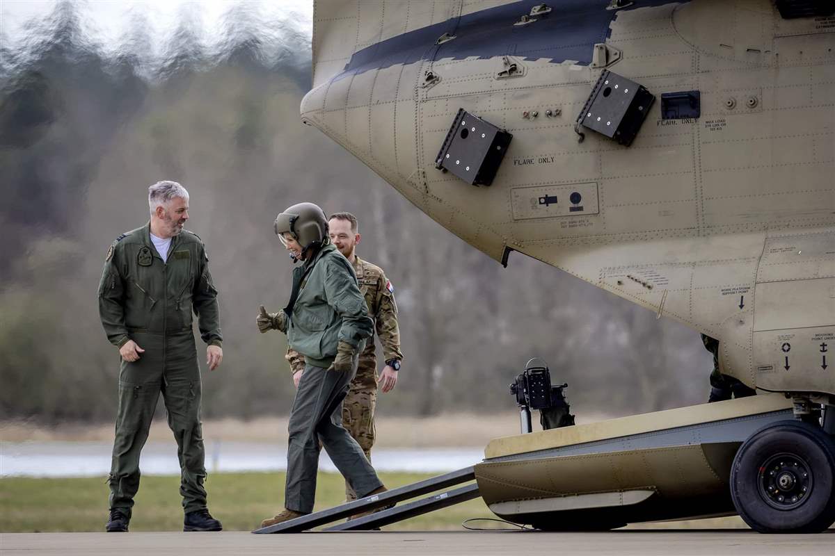 Máxima de Holanda no dudó en subirse al helicóptero militar