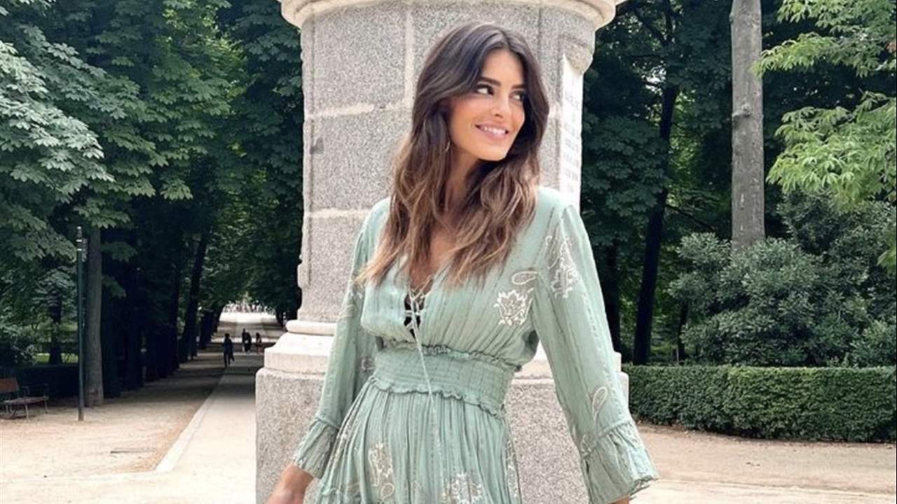 Vestido boho con abertura y alpargatas