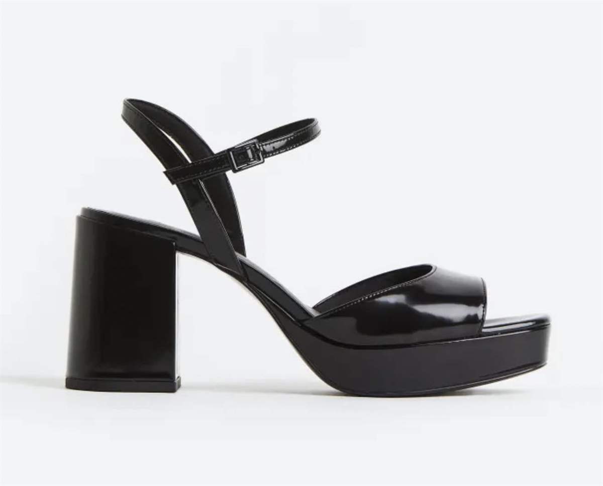 Sandalias negras con plataforma de H&M