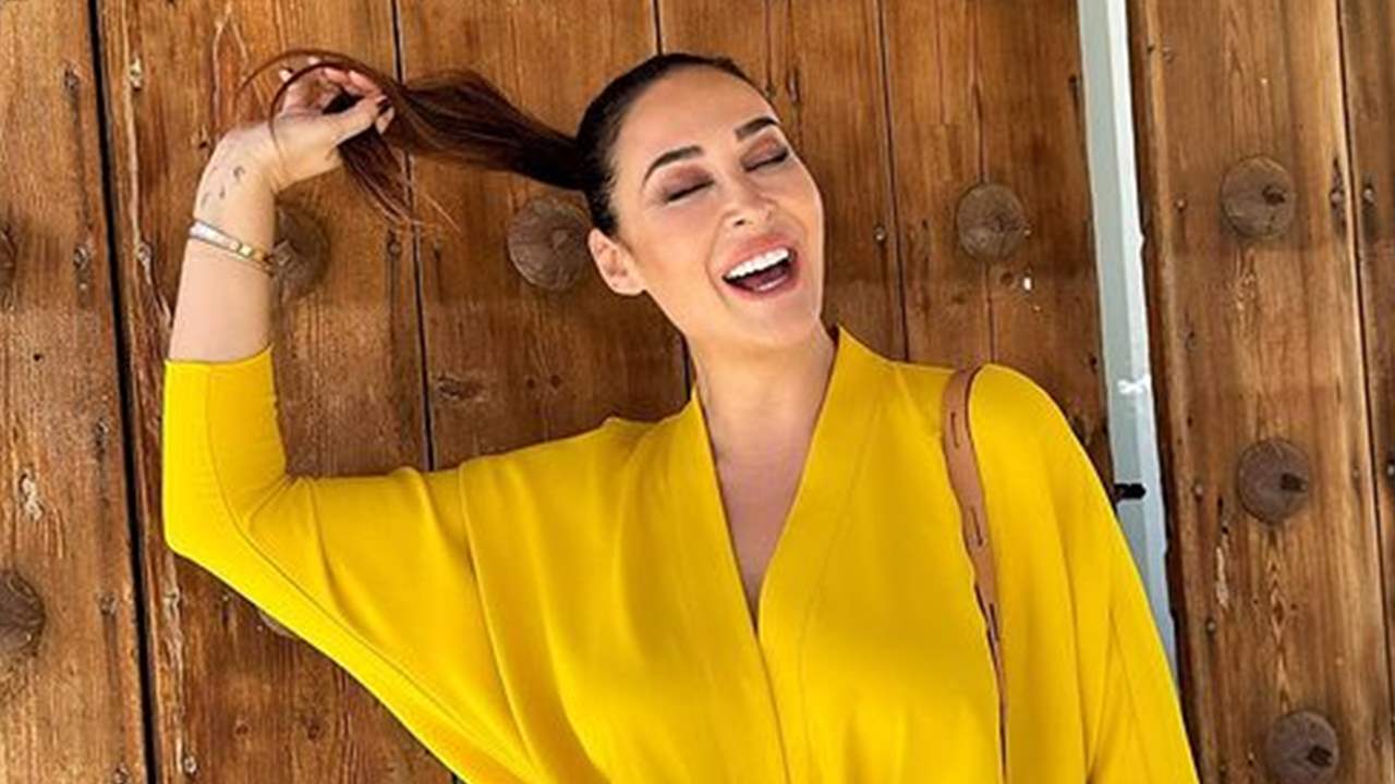 Vicky Martín Berrocal agota el vestido amarillo 'efecto tipazo' de Mango que queda ideal con alpargatas