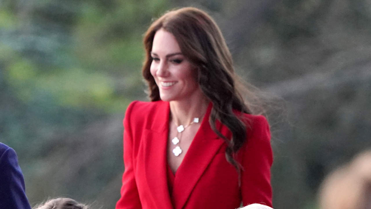 Del azul al rojo: El cambio en tiempo récord de Kate Middleton para brillar en el multitudinario concierto en Windsor 